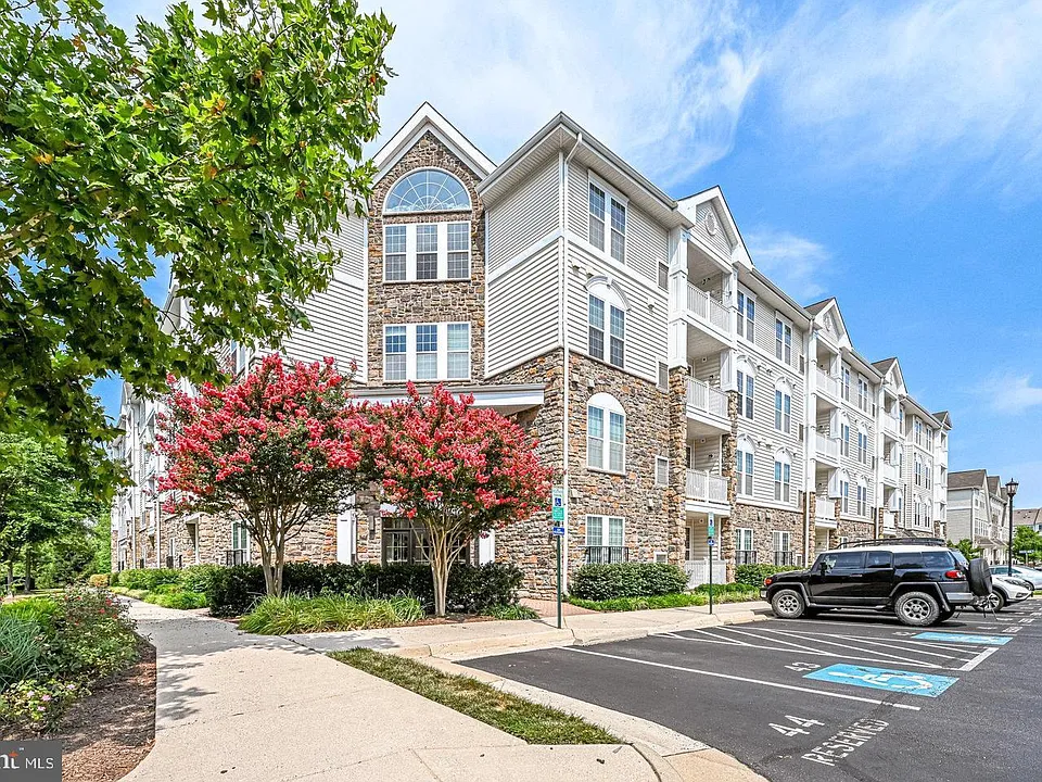 24701 Byrne Meadow Sq #200