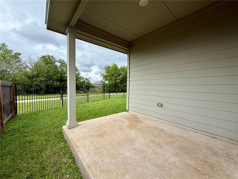 916 Toledo Bend Dr — Photo 16