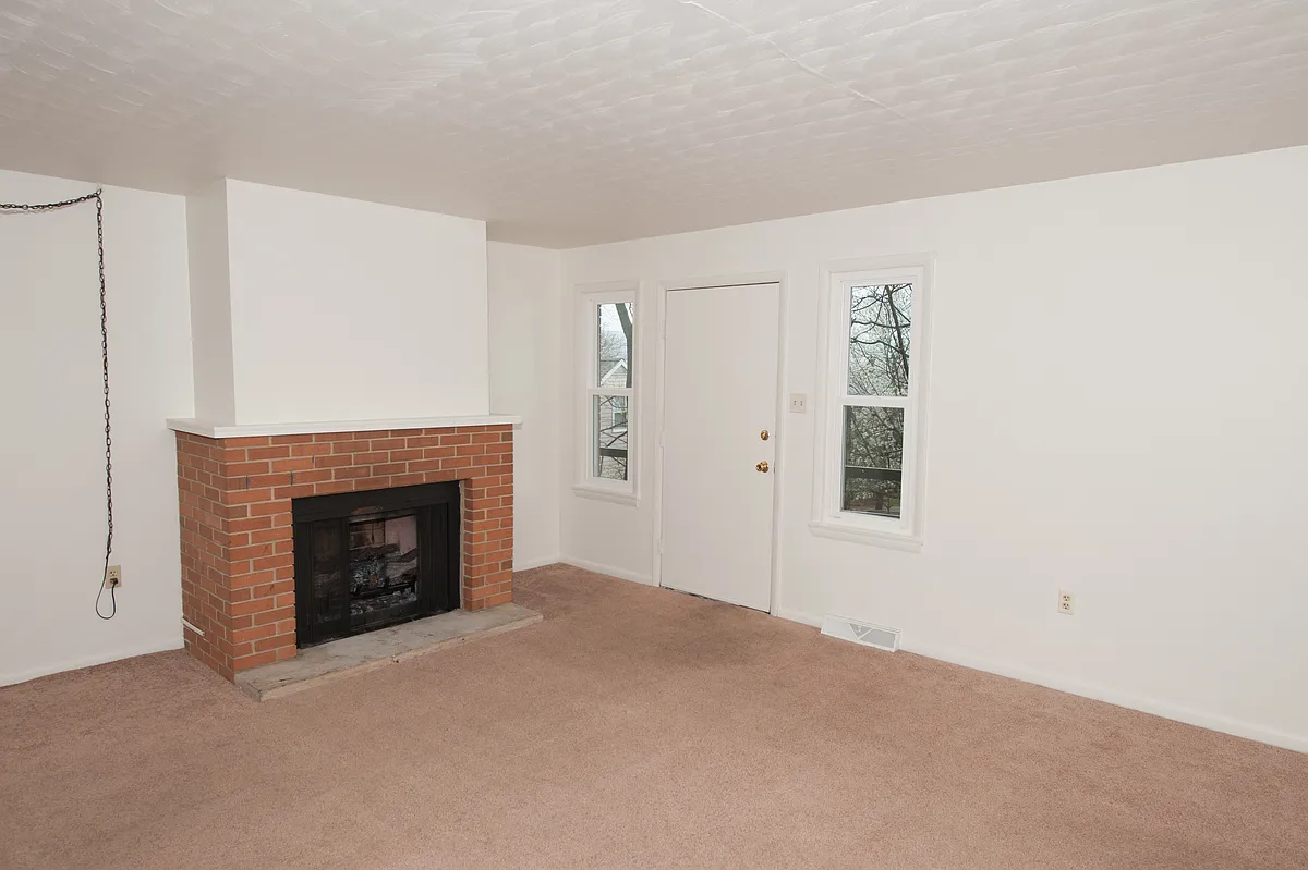 Building Photo - 1402 Walnut St #2