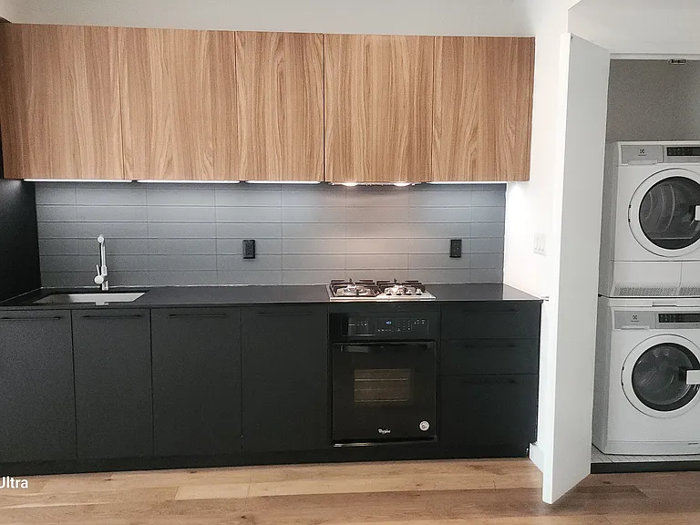 411 35th St #2G — Photo 12