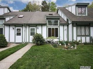 111 Drexelgate Ct, Middle Island, NY 11953