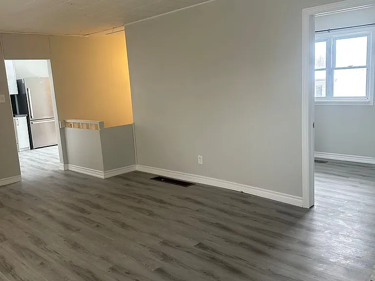 15395 Bayview Ave — Photo 2