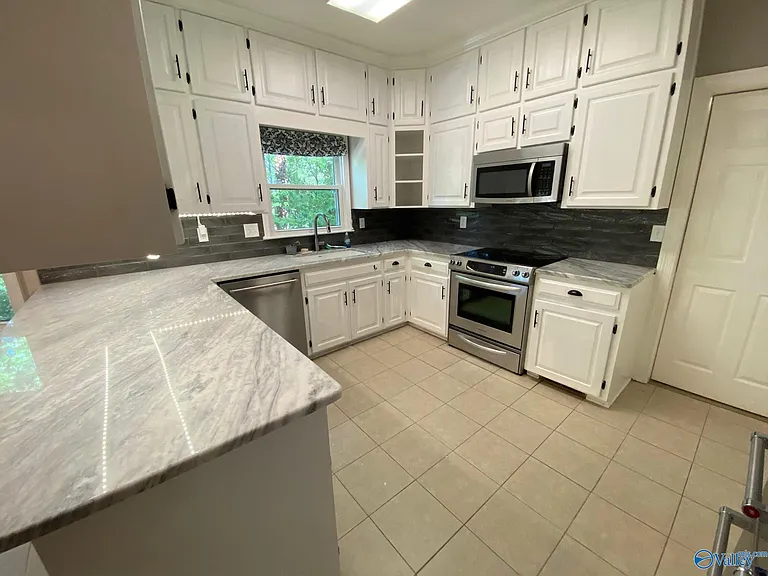 10103 Shadow Wood Dr SE — Photo 9