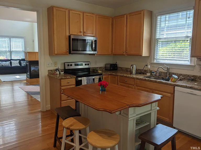 200 Charleston Ln — Photo 10