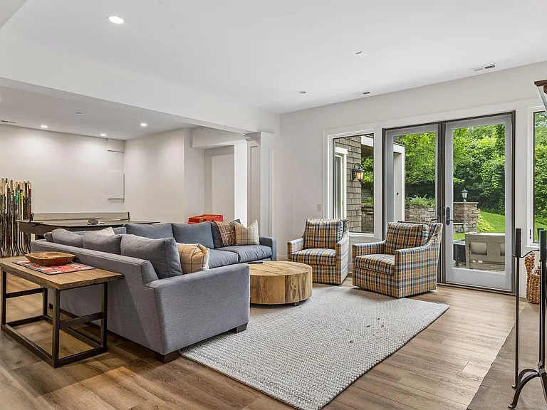 15700 Portico Dr — Photo 56