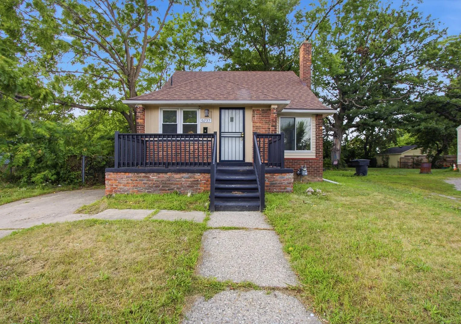 9237 Birwood St — Photo 4