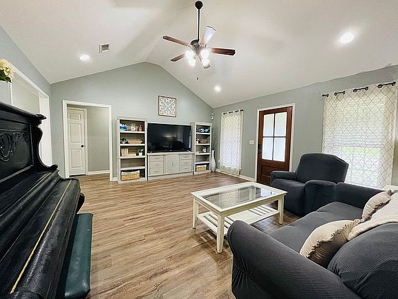5th image of 38 Pear Orchard Dr