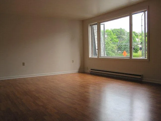 348 College St — Photo 27