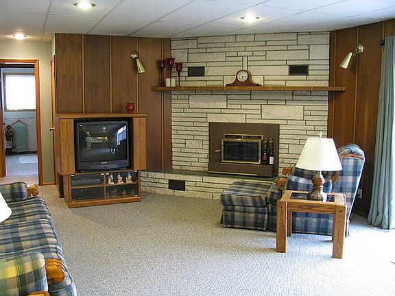 2nd image of 719 W Commercial Ave