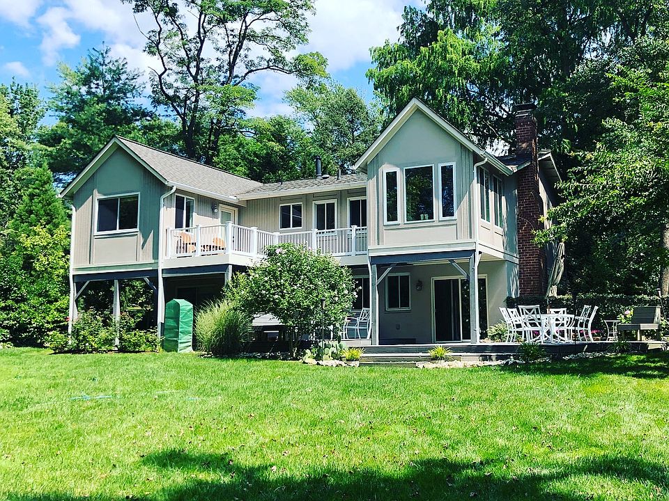 1st image of 902 McDaniel Ct