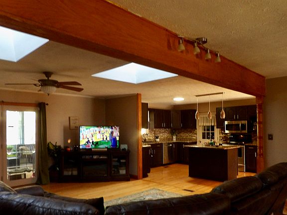 4th image of 4021 Melody Ln