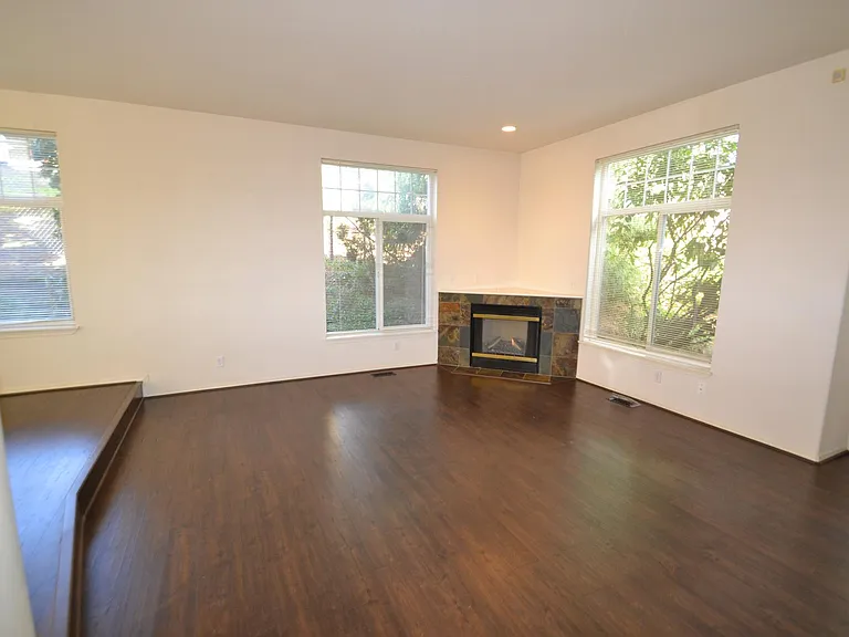 9818 NE 130th Pl — Photo 2