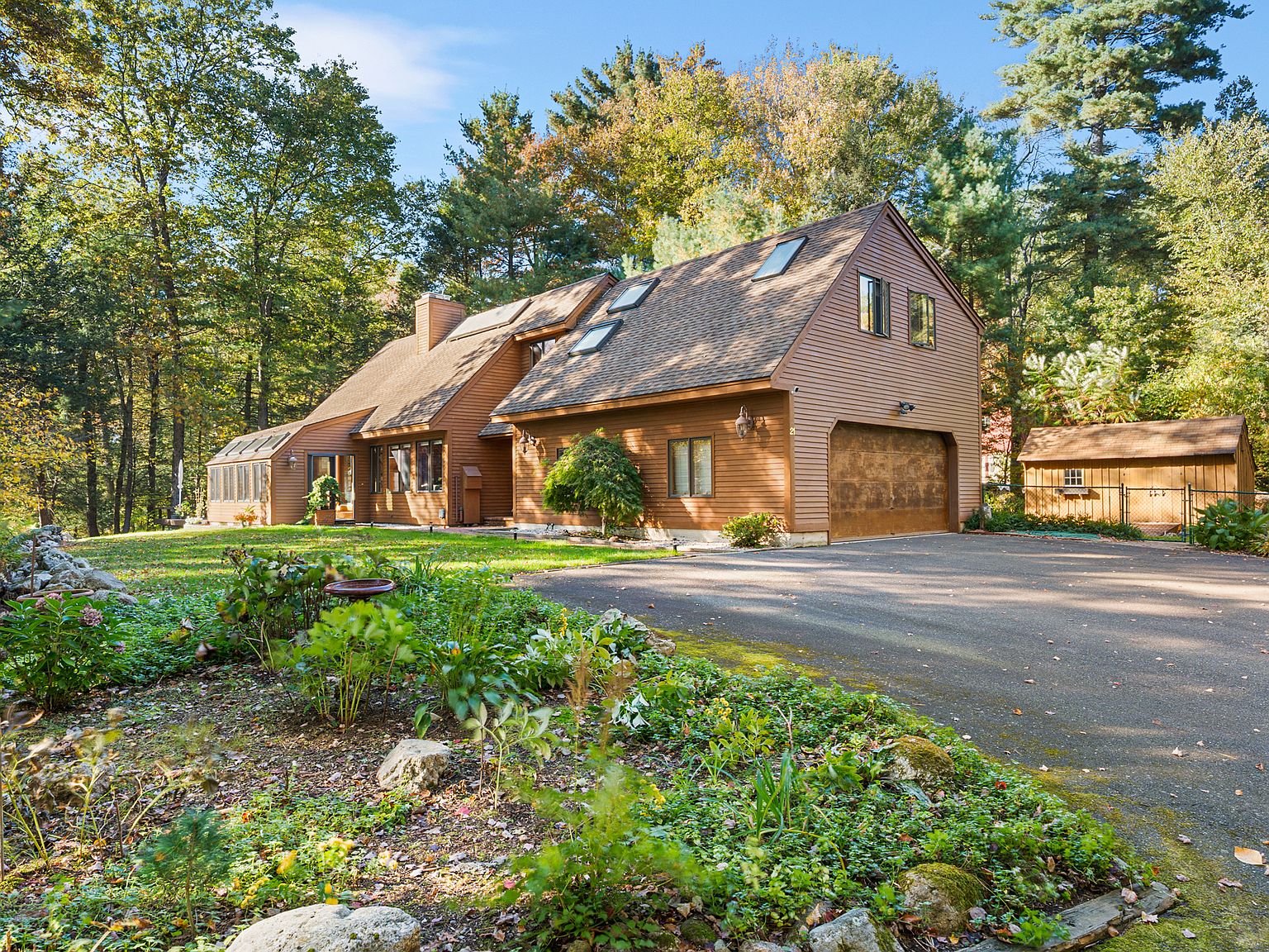 21 Christmas Tree Hill, Canton, CT 06019 | Zillow