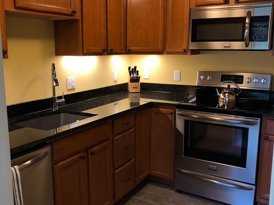 Full kitchen