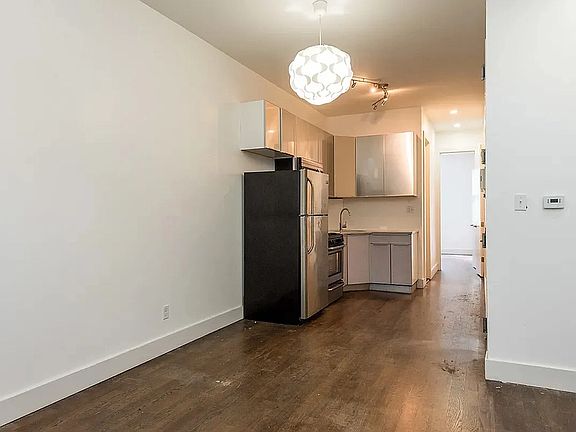 3rd image of 217 Suydam St APT 3R
