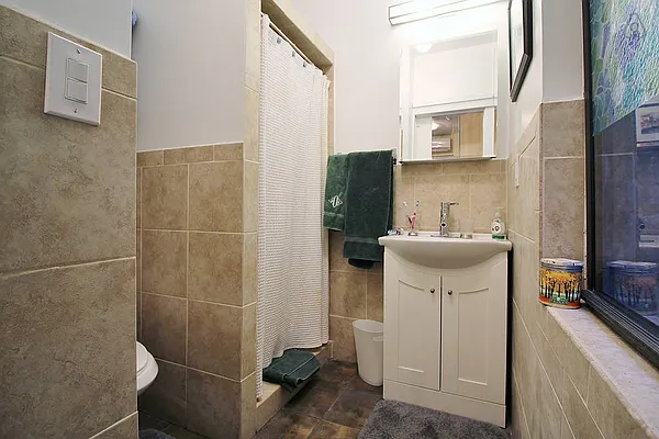 Rented by Julianna Realty Corp | media 16