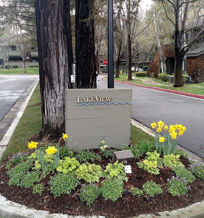 Lakeview entrance