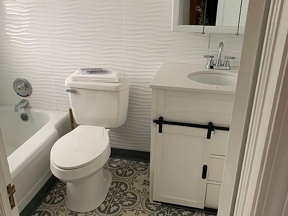 5th image of 8314 Lake Ave #3