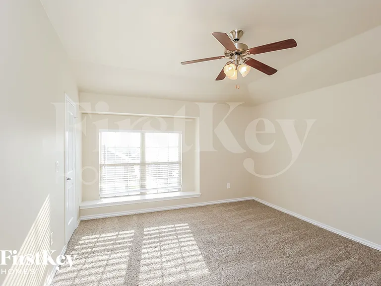 9708 Allie Hope Ln — Photo 10