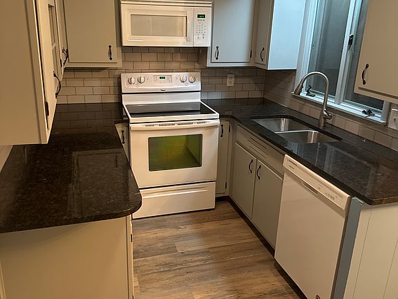 3rd image of 1139 Wellman Ave SE