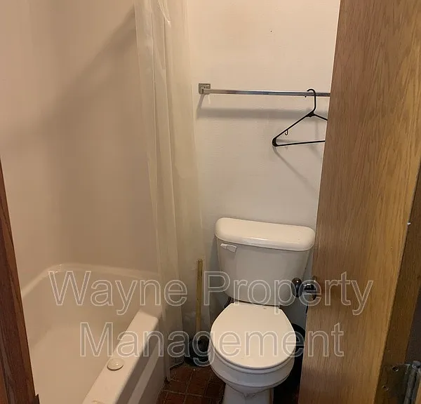 1219 E 2nd St #8 — Photo 6