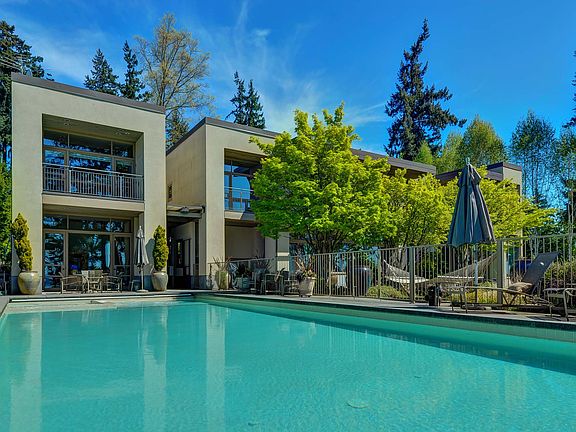 incredible pool and house