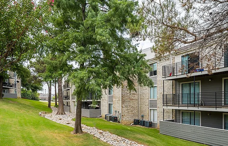 The Belmont Apartment Homes — Photo 35