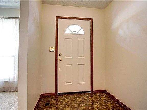4th image of 2238 Robinhood Dr