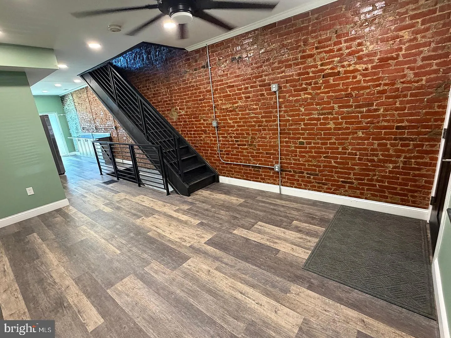 2 bed, 1.0 bath, 872 sqft, $1,700 — Photo 3