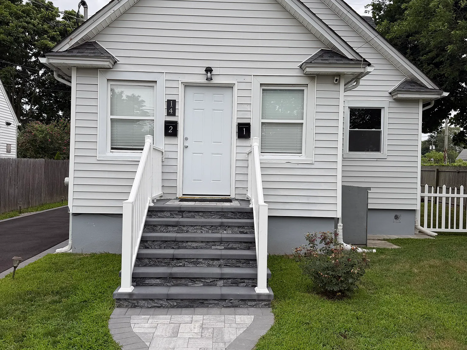 3 bed, 1000 sqft, $3,100 — Photo 1