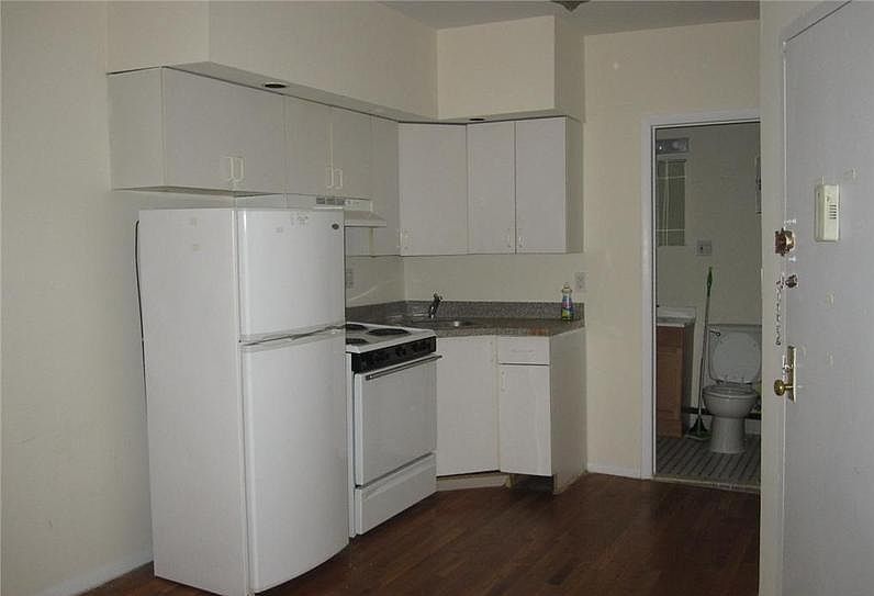 2nd image of 317 W 35th St APT 4FE
