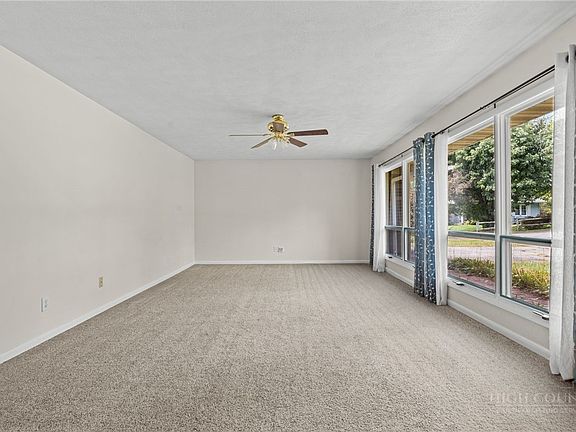 5th image of 304 Evergreen. Lane
