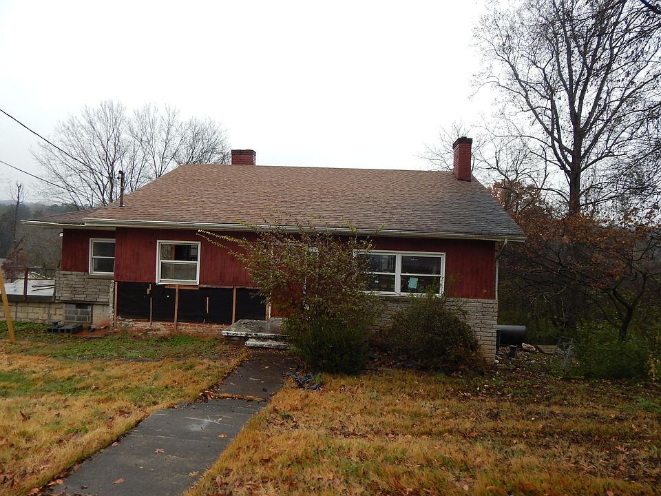 1st image of 2211 Maple Dr