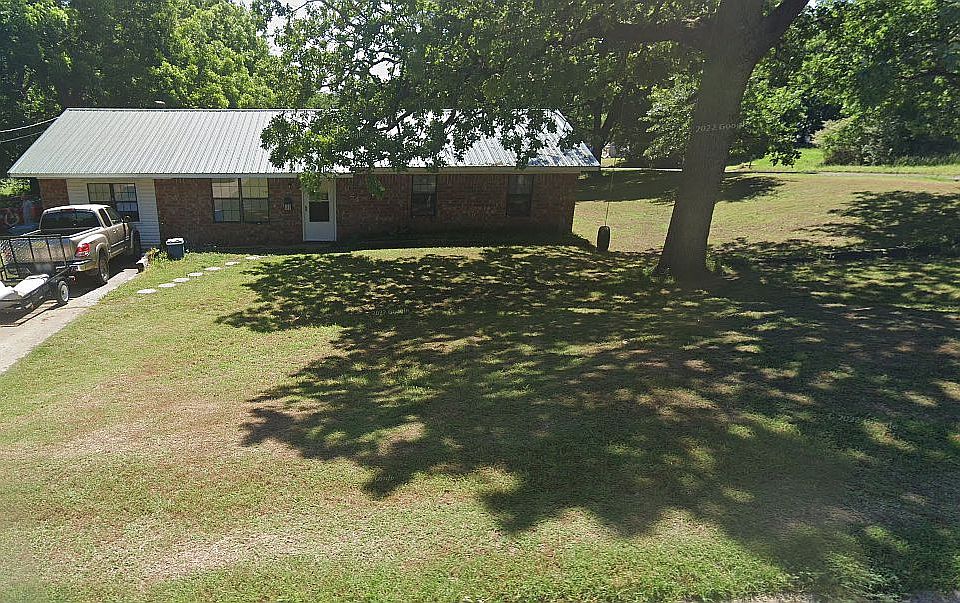 1st image of 624 S Oak St