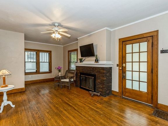 3rd image of 728 E College St #11