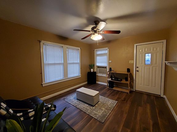 3rd image of 120 E Baylor