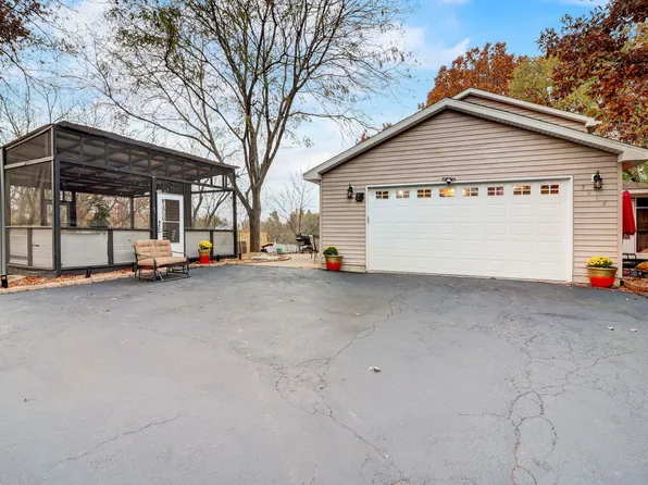 7914 Craig Dr, Wonder Lake, IL 60097