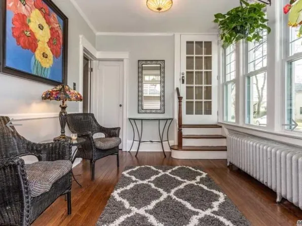 262 Crocus Ave Floor 2, Floral Park, NY 11001