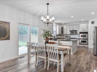 16158 T Cir, Omaha, NE 68135