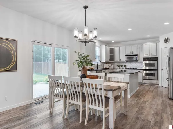 16158 T Cir, Omaha, NE 68135