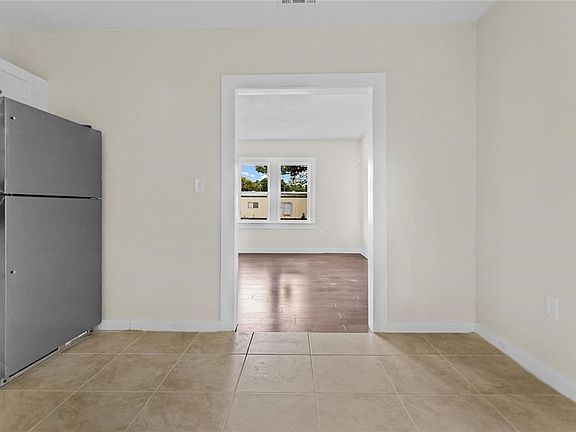 4th image of N 8229th St