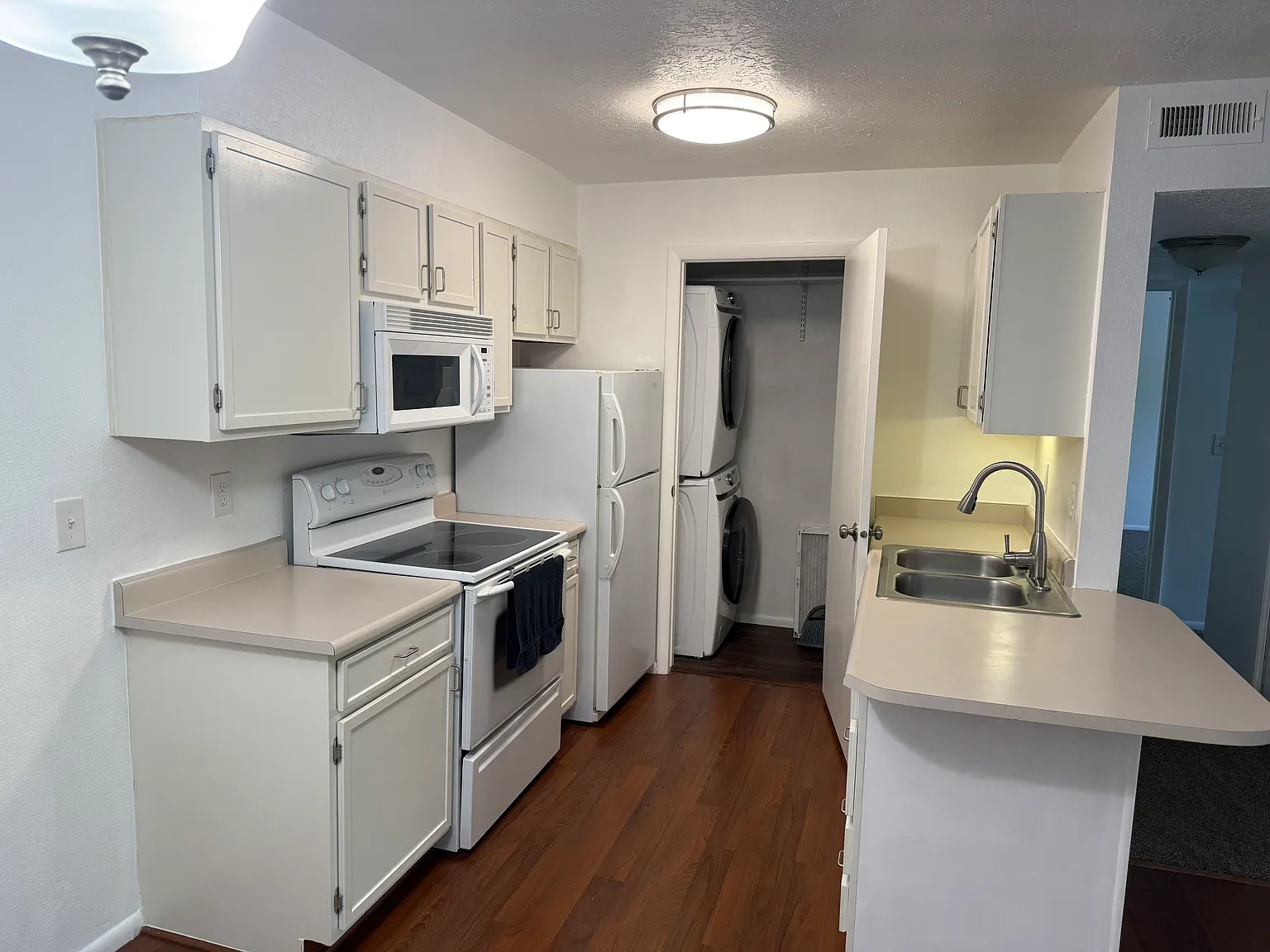1222 E Waterside Cove, Unit#31, Cottonwood Heights, UT 84047 - 2bed 2bath — Photo 3