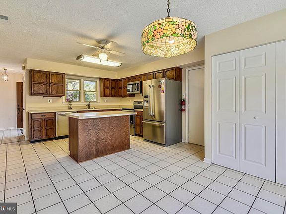 5th image of 883 Clubhouse Village Vw