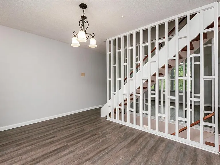 17 Tower Hill Ct — Photo 5