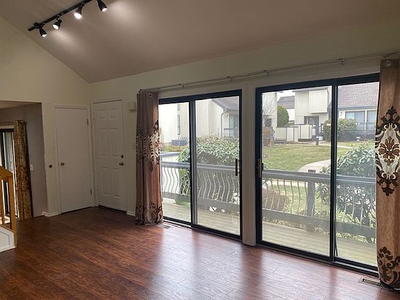 5th image of 260 Crabtree Ct