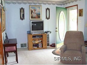 4th image of 2632 Benton St