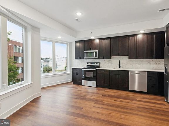 3rd image of 2556 Frankford Ave #2