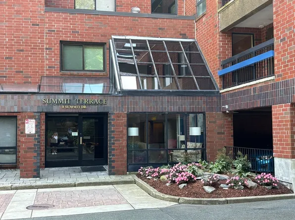 4 Summit Dr APT 602, Reading, MA 01867