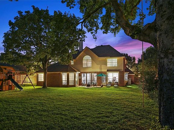 4th image of 803 Oakcrest Ct