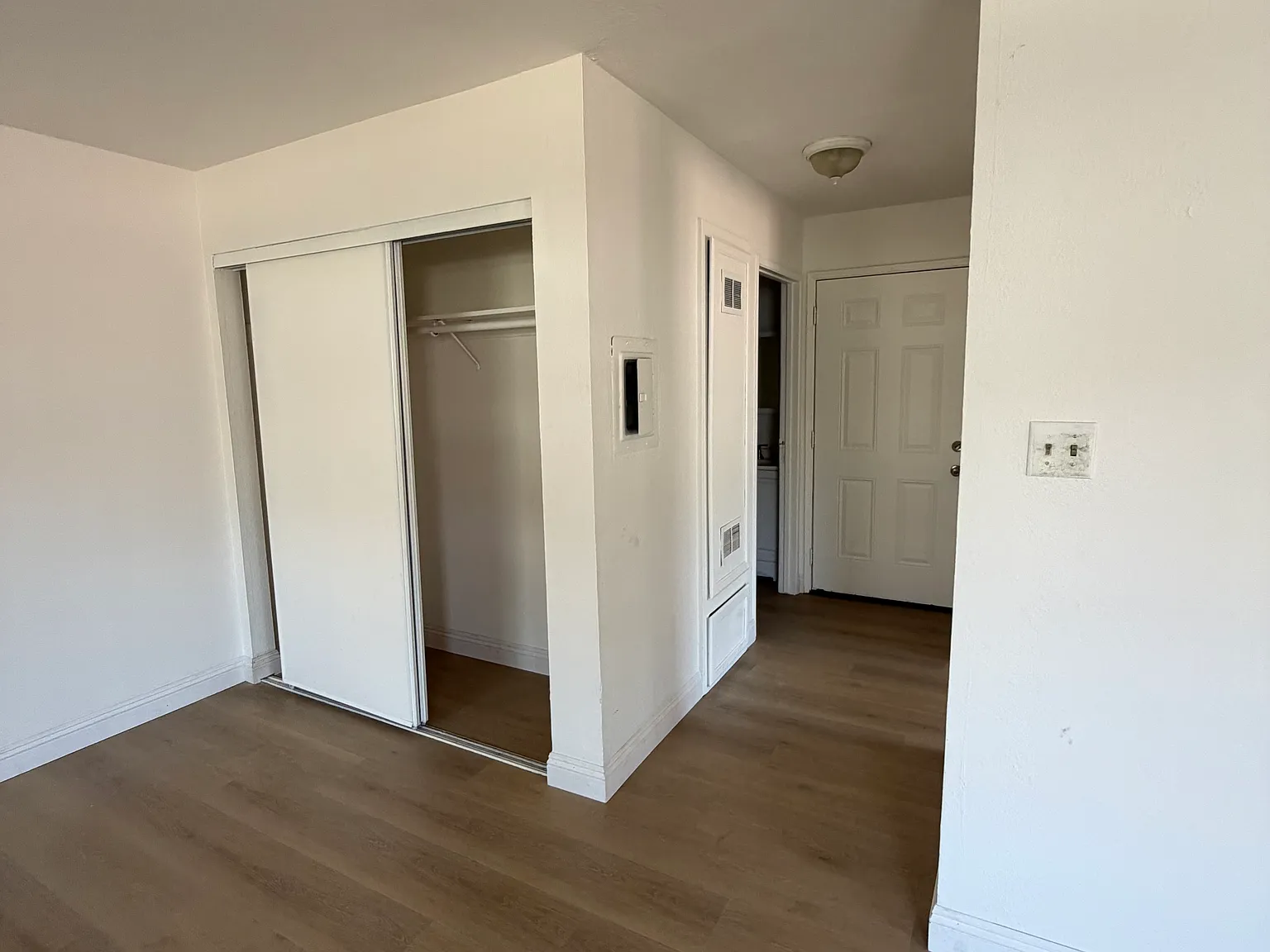 Studio, 637 sqft, $1,475 — Photo 4
